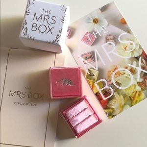The Mrs Box ring holder
